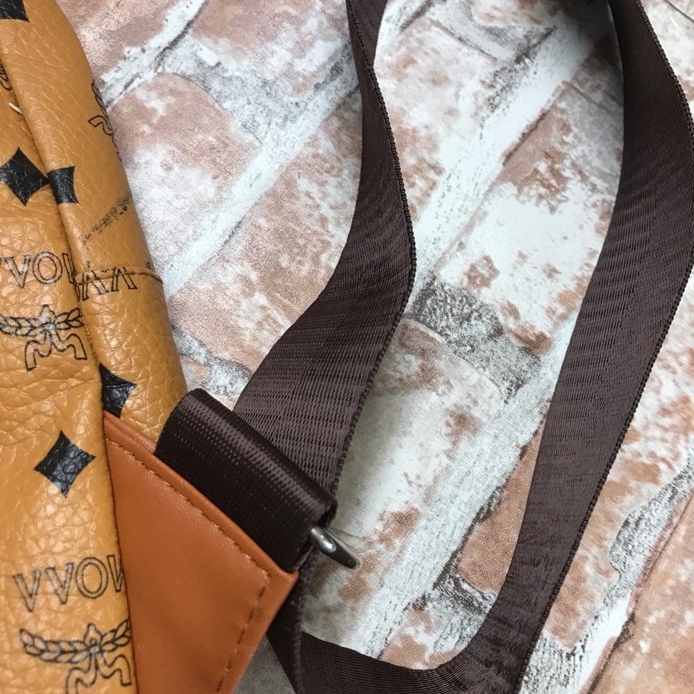 WOMEN'S OR MEN'S TAN SLING BAG 12"X8" - Picture 5 of 5